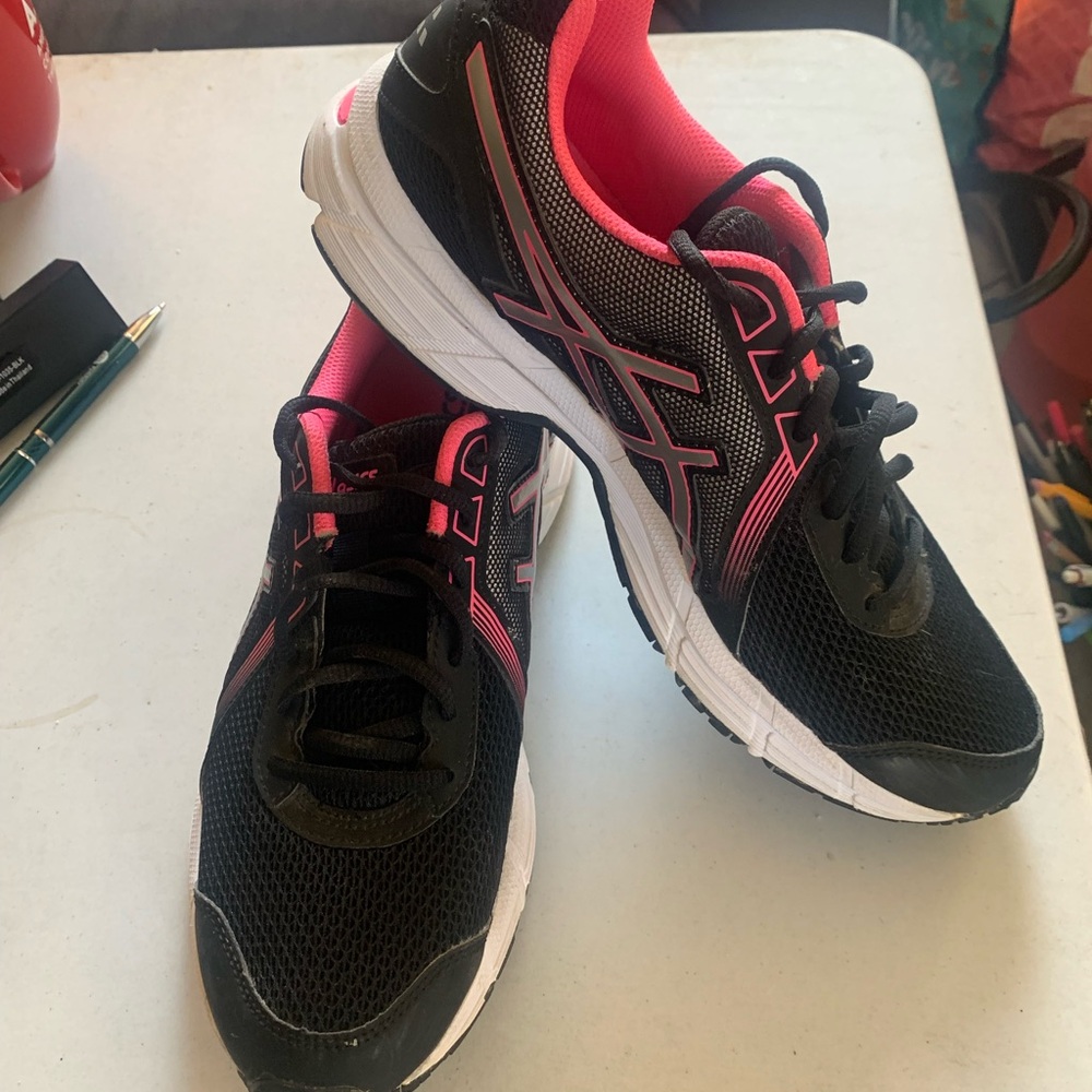 ASICS NWOT Womens Size 10 Black and Pink Running Shoes